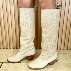 Vintage Shoe Biz Embroidered Western Knee High Heeled Boots